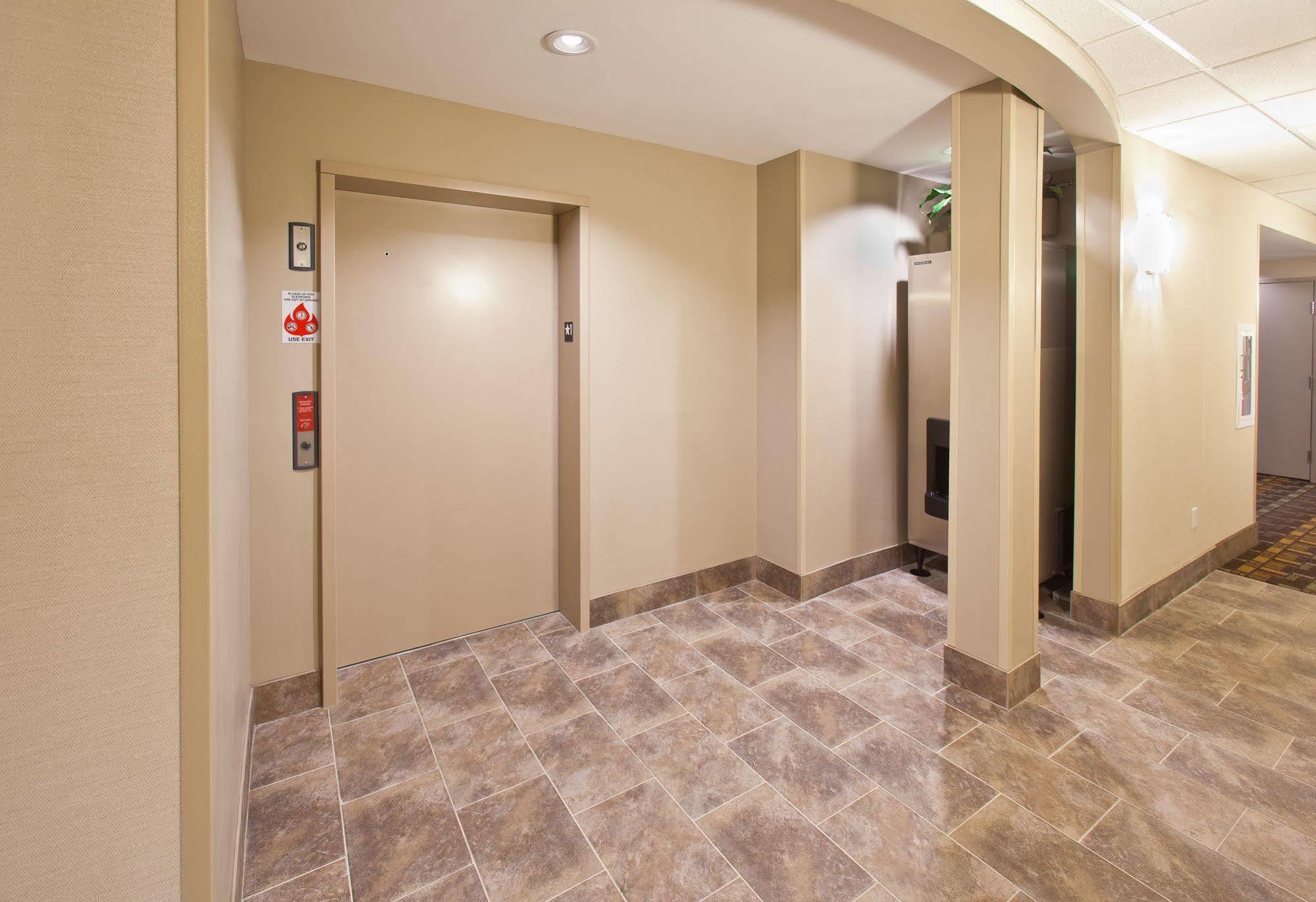 Americinn By Wyndham Hartford Sd Eksteriør bilde
